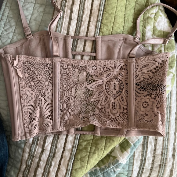 Bustier - Picture 2 of 3